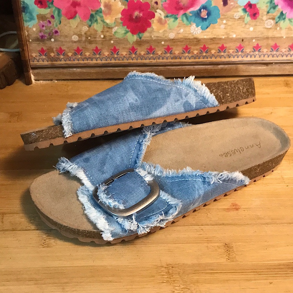 Ladies sandals